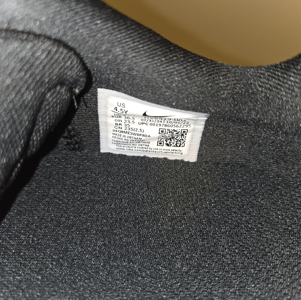 Nike Black and Gray Athletic Shoes - Picture 2 of 3